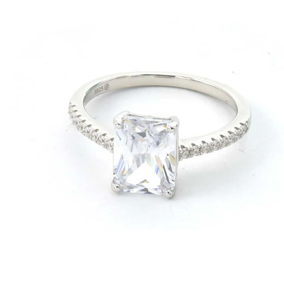 Elegant Women's Engagement Ring with Emerald-Shaped Cubic Zirconia Size 8 - Picture 1 of 13